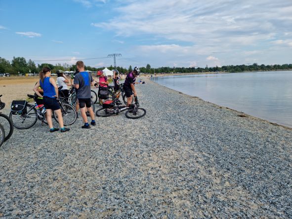 Plaża nad jeziorem Berzdorfer See.